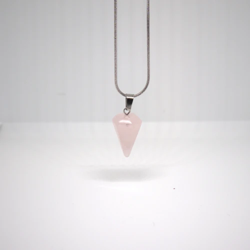 Naszyjnik z kwarcem różowym na łańcuszku – delikatna biżuteria z naturalnym kamieniem