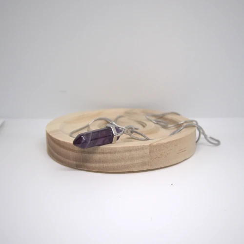 Naszyjnik z ametystu – grot – łańcuszek 60 cm – stal nierdzewna – amulet spokoju ducha