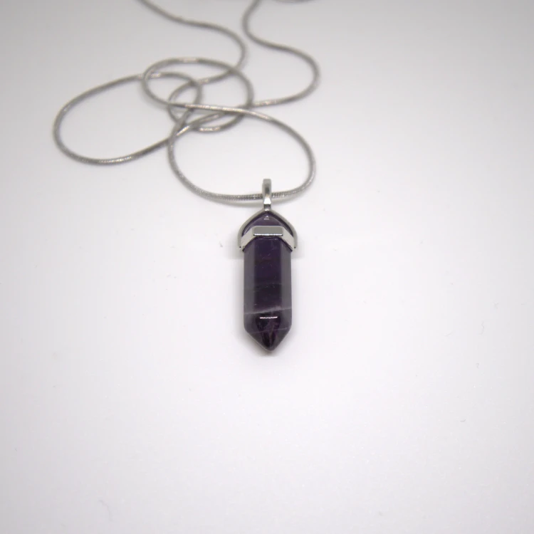 Naszyjnik z ametystu – grot – łańcuszek 60 cm – stal nierdzewna – amulet spokoju ducha